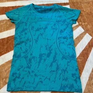 Lululemon short sleeve athletic top size 8